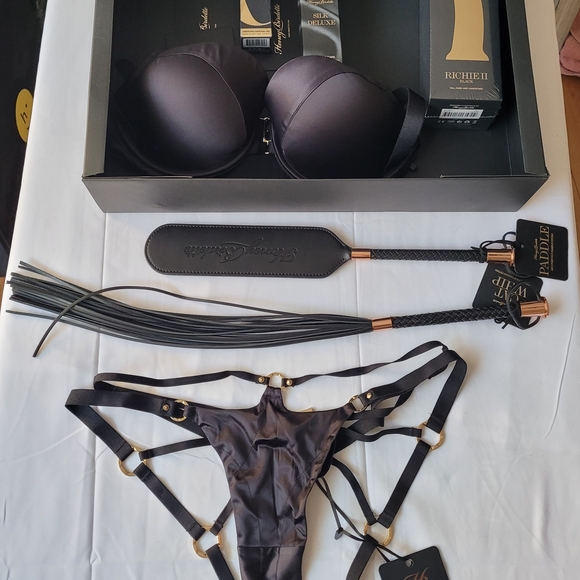 Honey Birdette Black Intimates Set - Picture 11 of 15
